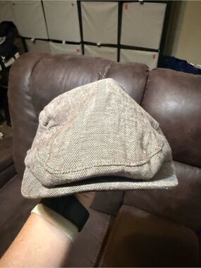 Medium Conner Men's Herringbone Newsboy cap in Light Brown